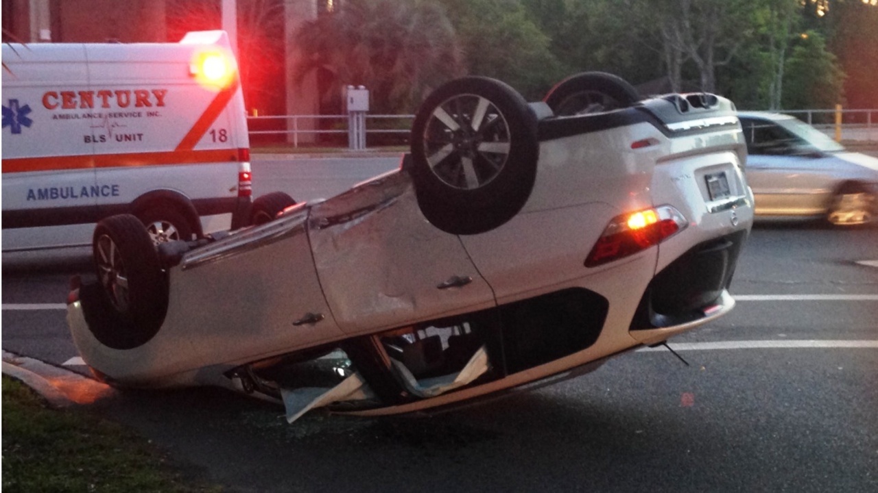 Car flips upside down in Mandarin crash